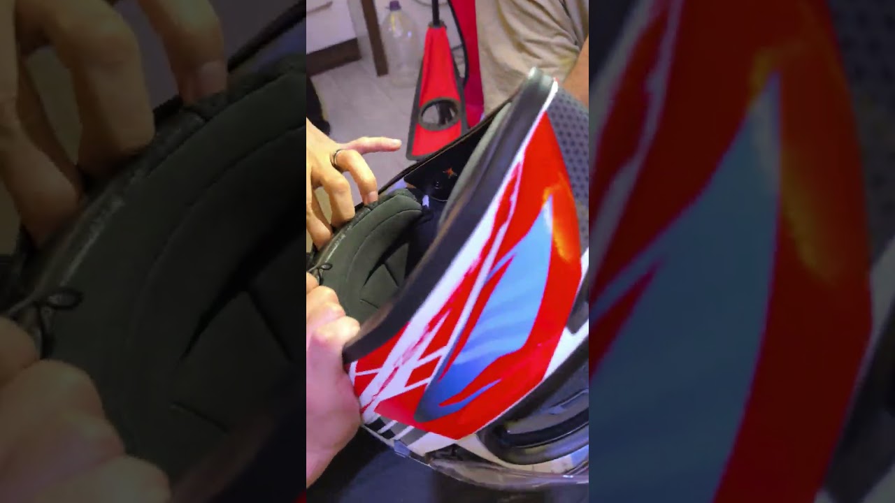 Motorsiklet kaskına intercom BT kulaklık montajı.