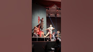 NSUT NGỌC HUYỀN và SNN NS BÌNH TINH tận tình chỉ dạy, phối hợp với thế hệ đàn em khi tập tuồng