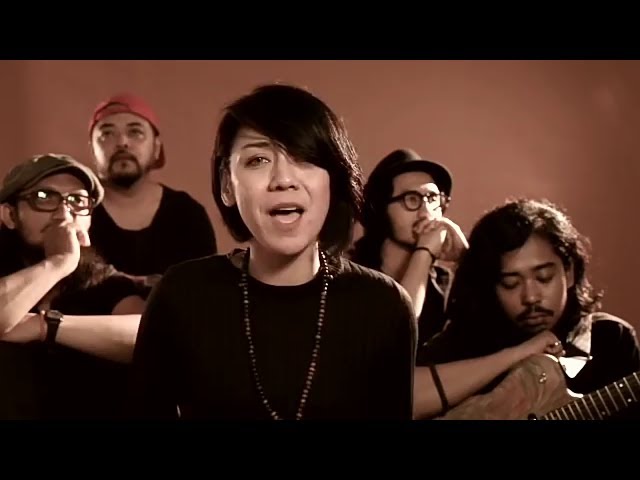 RIFFY PUTRI - Hari baru (video clip) class=