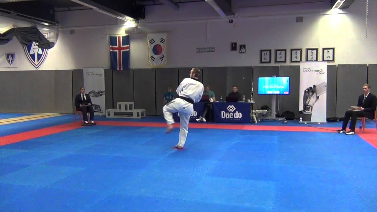 Helgi Rafn Guðmundsson Íslandsmót poomsae 2013 - YouTube