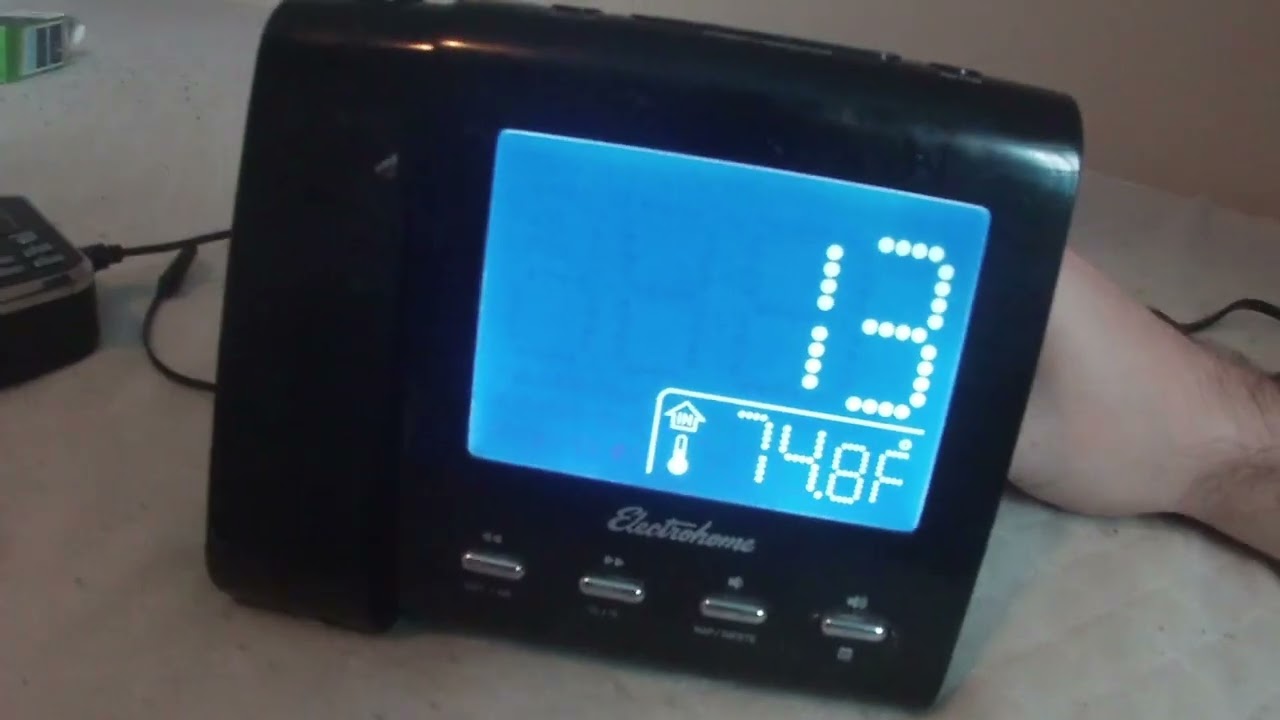 Product Review: Electrohome EAAC601 Projection AM/FM Dual Alarm Clock Radio