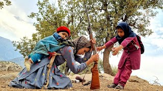 The courage of a mother.Taking back her daughter from the second wife The helpof a man with a camera