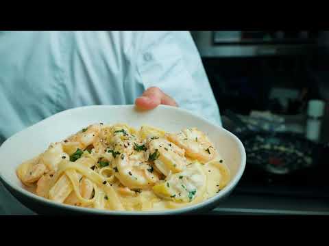 Video: Italienske Opskrifter: Rejer Fettuccine Med Cremet Sauce
