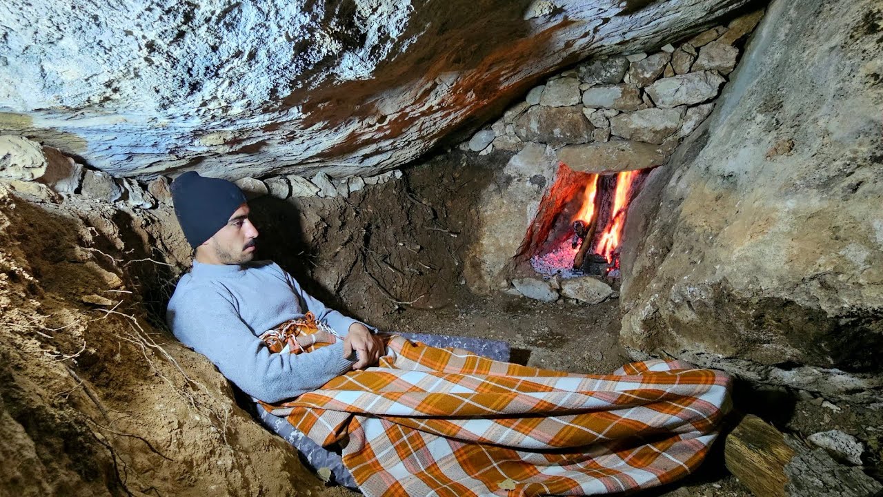 Trapped in Freezing Winds & Storms for 3 Days - I Dug a Hidden Rock Shelter
