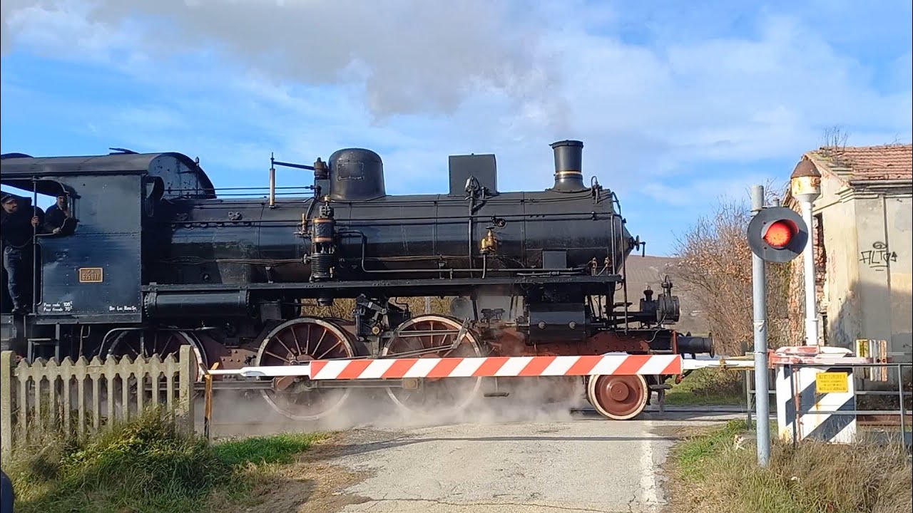Passaggio a livello Calamandrana (AT) Strada Boidi - Level crossing - Spoorwegovergang