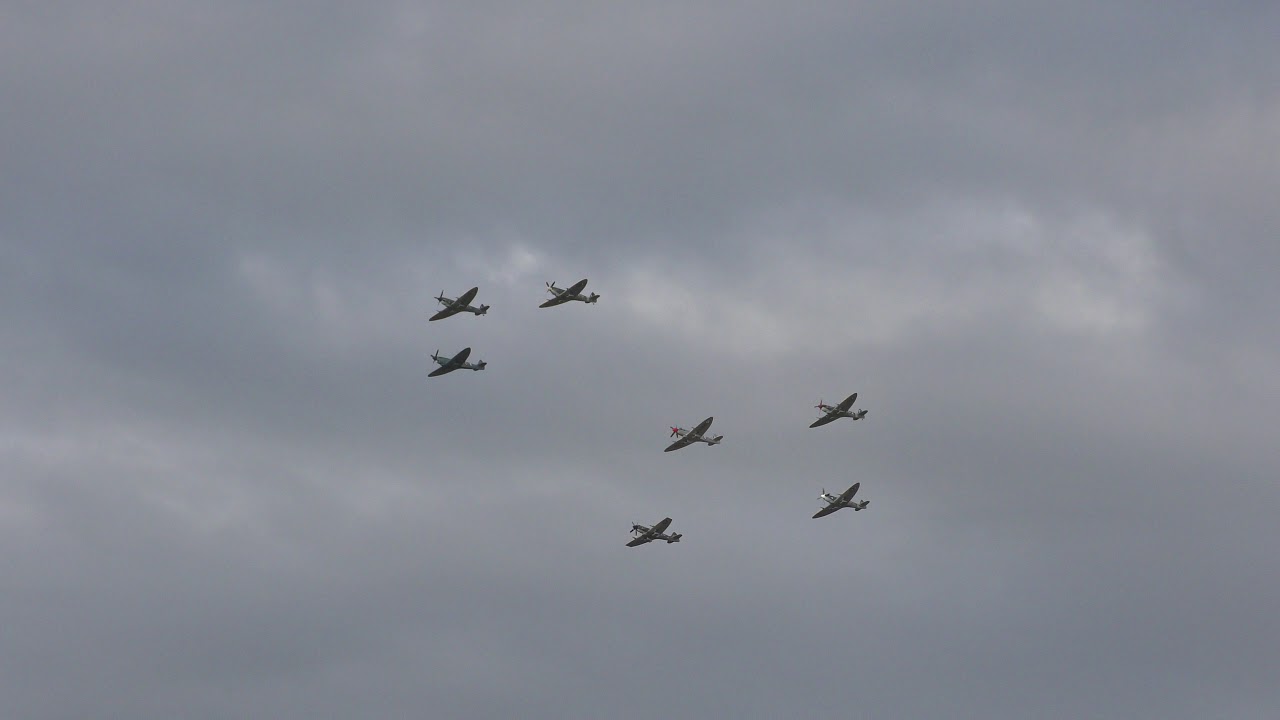 me109 f 13x Spitfire formation Duxford Battle of Britain Air Show 23sep18 532p