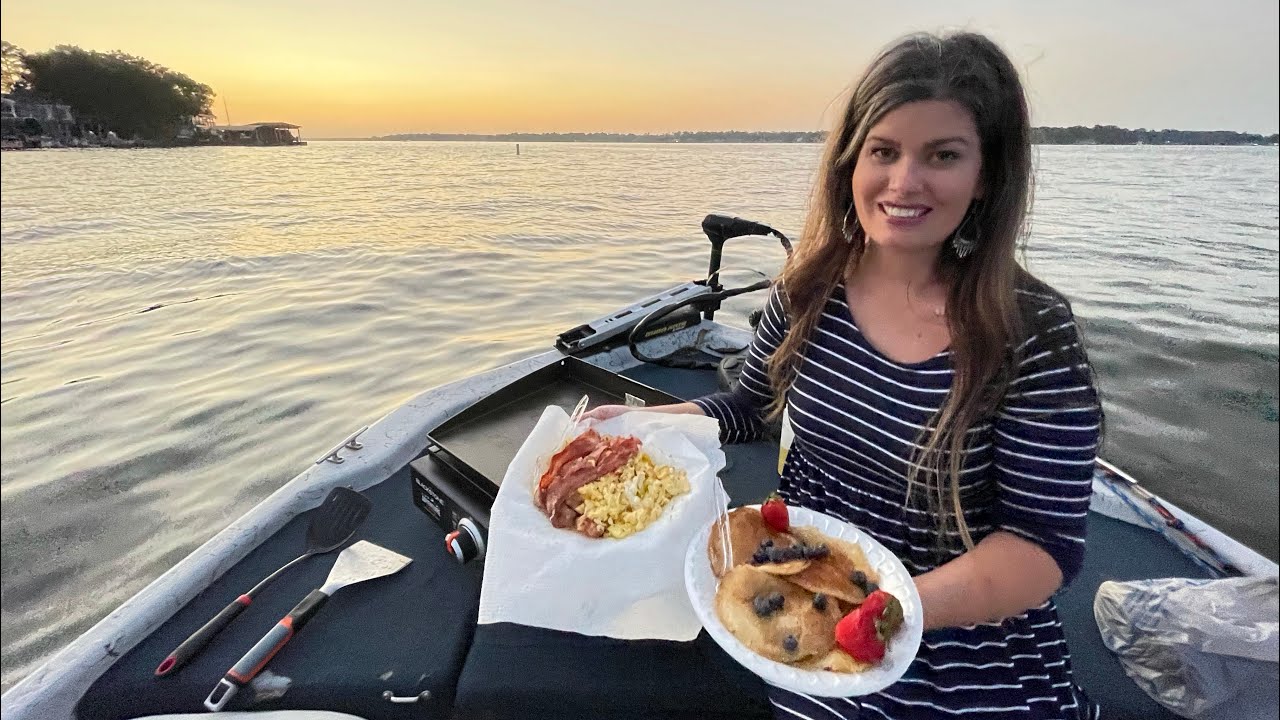 EASY Breakfast on a boat! (Blackstone 17” Griddle)