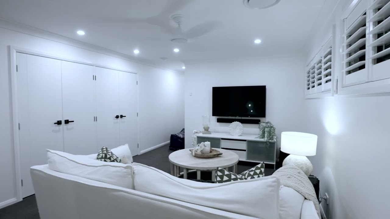 Tom & Amanda - Contemporary | Warriewood, NSW | Designed by The Lighting Outlet