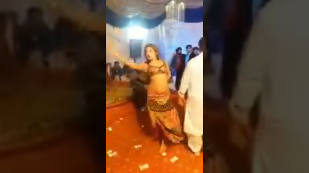 ⁣Pakistan sexy shemale dance