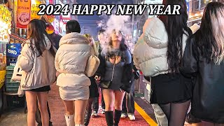 [4K SEOUL KOREA] 2024년을 기념하려고 서울 홍대 거리에는 엄청난 인파로 난리 났네요 😎😎😎새해 복 많이 받으세요 👏👏👏#2024#HAPPY NEW YEAR
