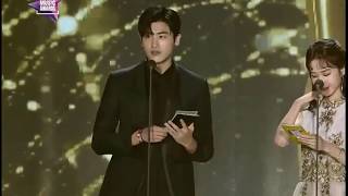V & Park Hyungsik moment @ 27th Seoul music awards