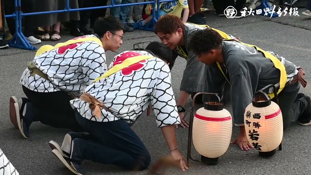 角館のお祭り「オイサー」で曳山激突