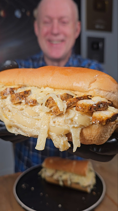 Twirling Nonna-Approved Alfredo Chicken Noodles!🍝🥖 #shorts #fettuccinealfredo #chicken #pasta