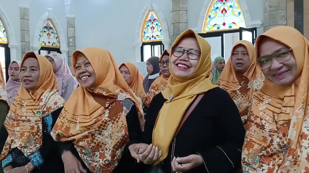 Sholawatan bersama MT Khairunnisa di acara Santunan Anak Yatim 