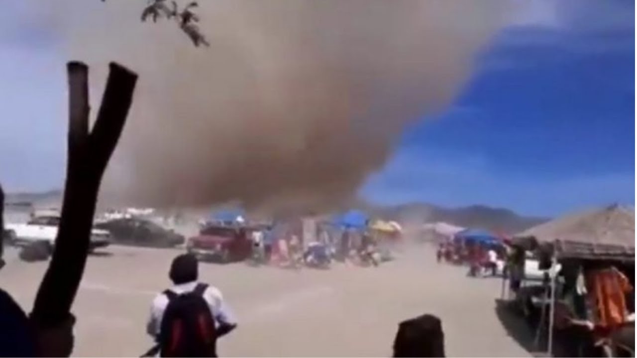 Terrible Dust Tornado Hits car Market In actopan hidalgo , Mexico