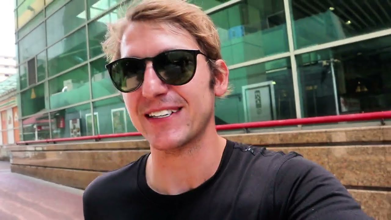 Exploring Chinatown Singapore (Buddha Tooth Relic Temple) 🇸🇬