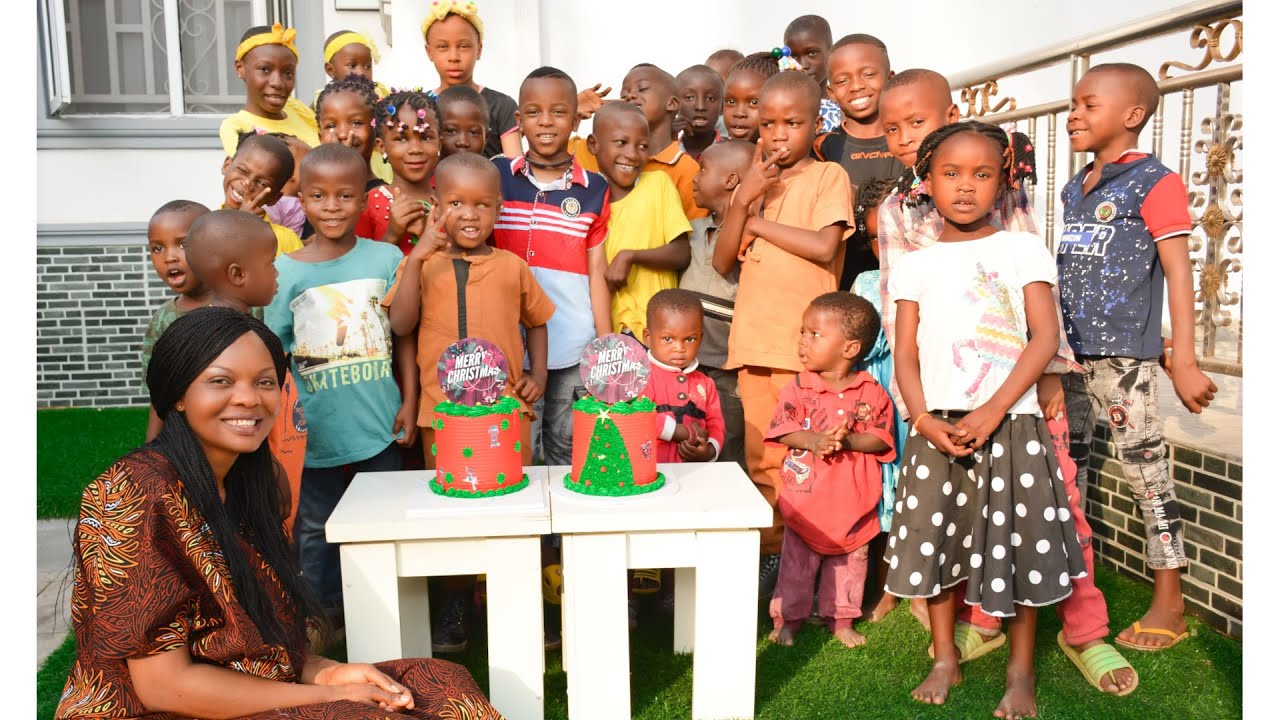 CHRISTMAS PARTY IN THE VILLAGE | They Made Me So Happy - YouTube