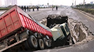 AMAZING !!! The Stupid Tractor Driver Caused The Car To Fall Into The Pit Of Death