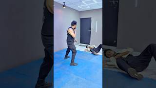 Essential Self-Defence: The Power Knee💥. #shorts #kneekick #selfdefense