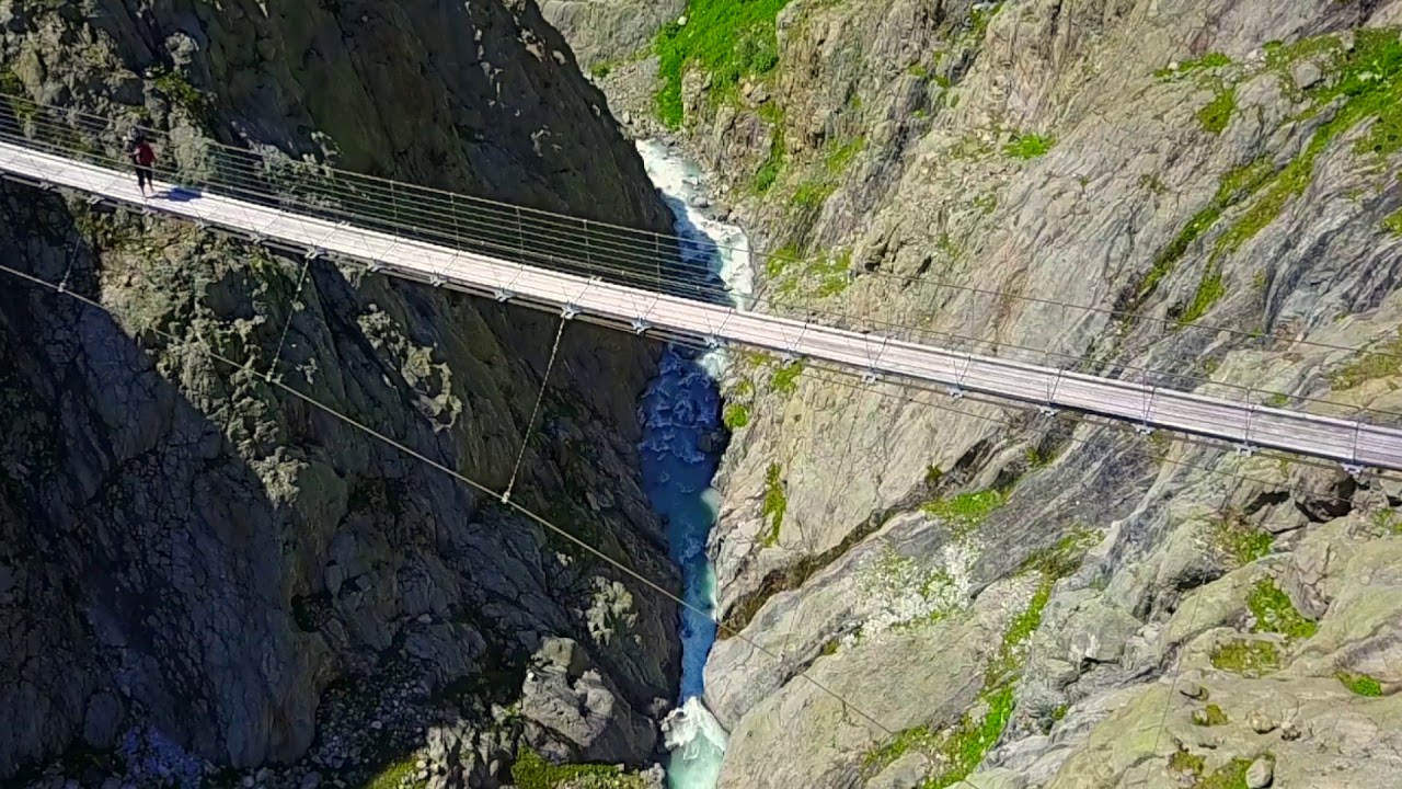 Triftbrücke- spektakuläre Fussgängerbrücke in den Schweizer Alpen