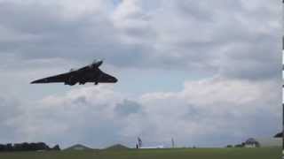 Avro Vulcan XH558 - Cotswolds Airshow,Kemble 2011