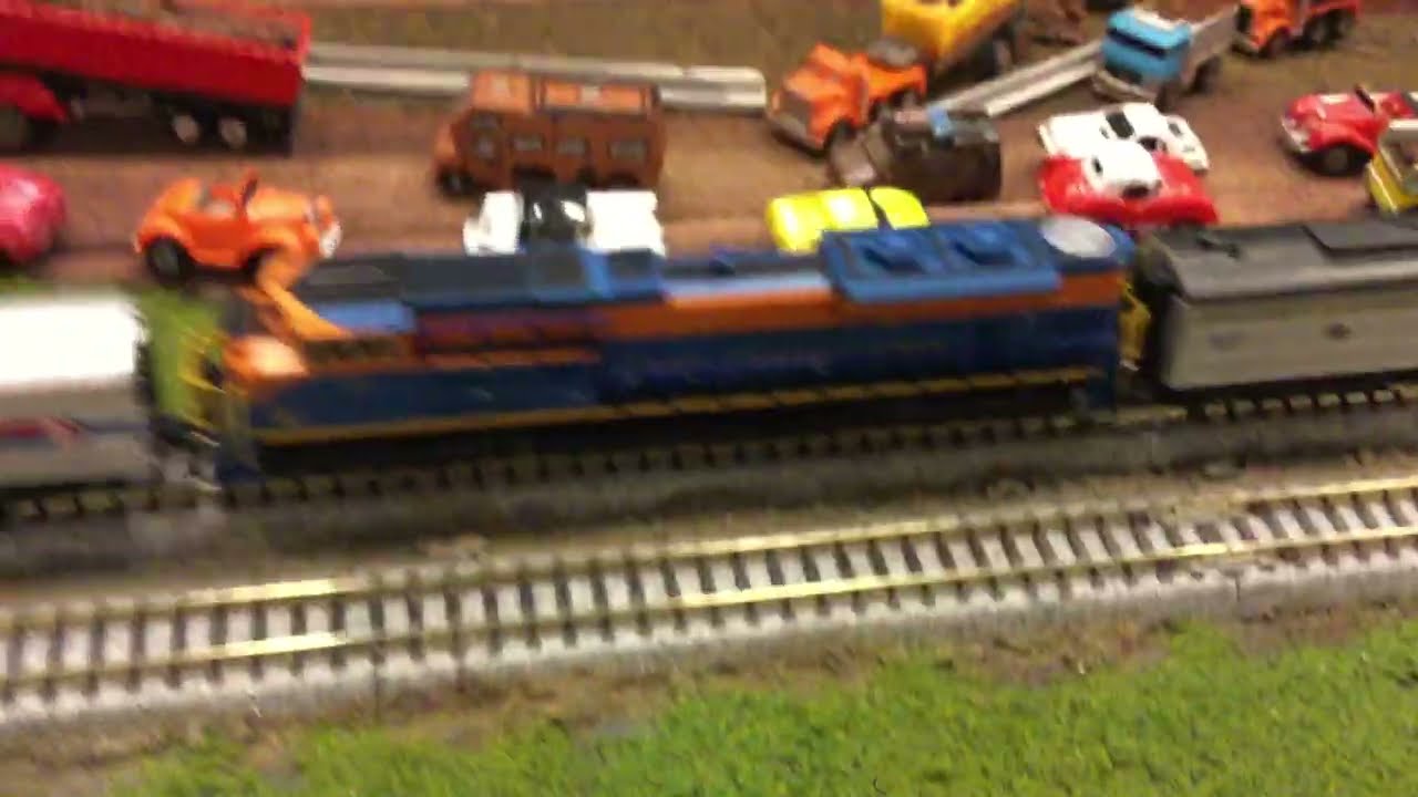 Показаны поезда в масштабе Z.