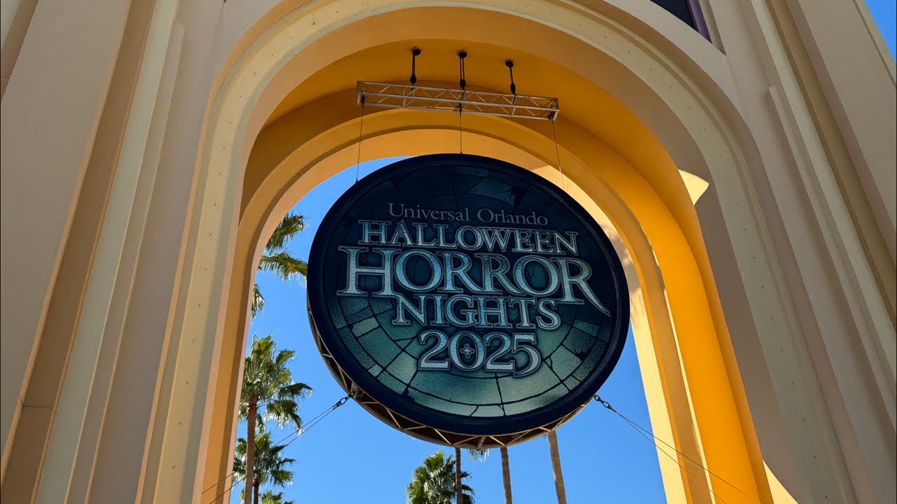 🔴 LIVE from Halloween Horror Nights on Halloween Night! Friday Night at Universal Studios Orlando
