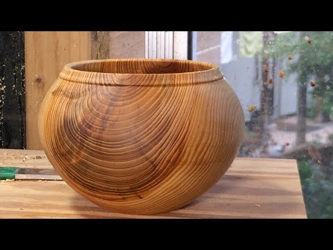 Richard Raffan turns Himalyan cedar bowl