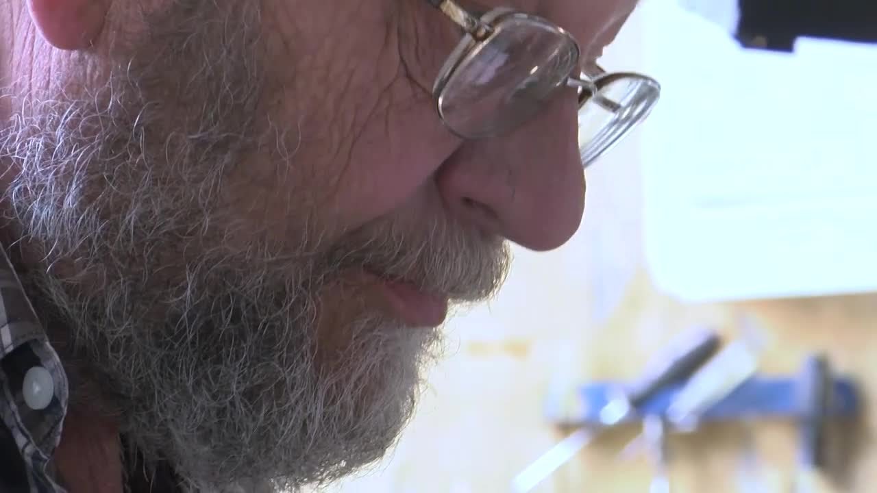 The Last Linotype Newspaper: Fixing the 100-year-old machine