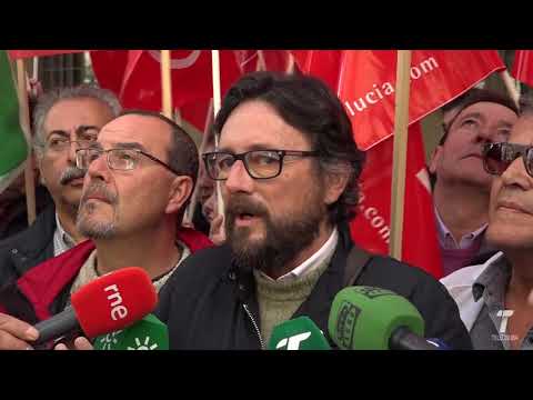 Los sindicatos se concentran para exigir a Salud el hospital Materno-Infantil