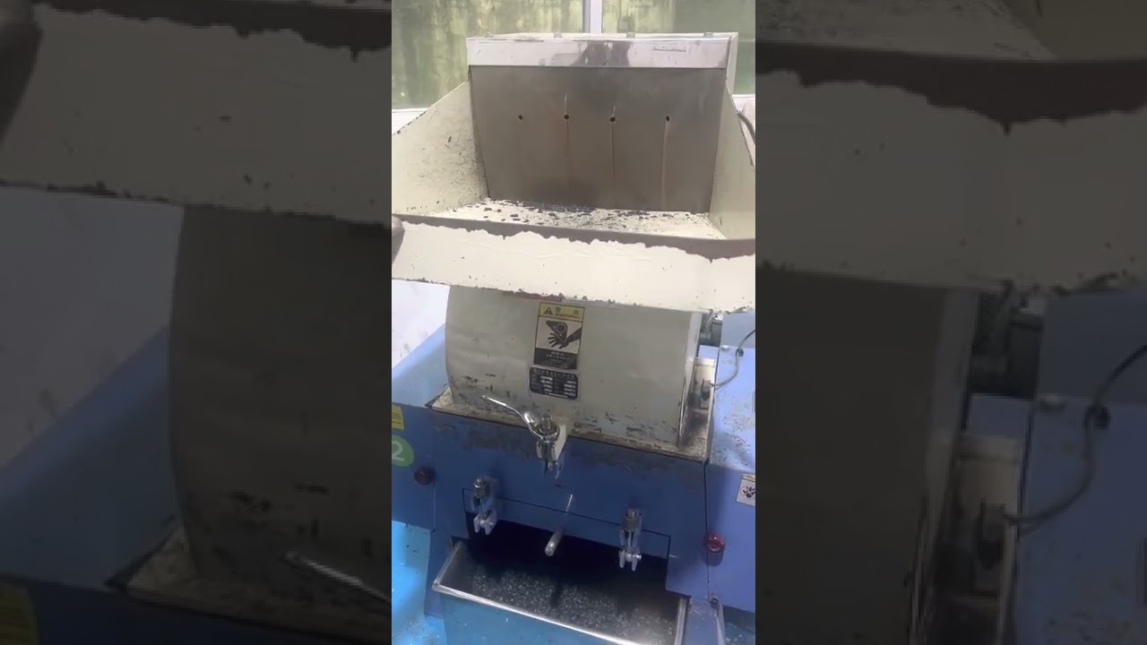 Plastic parts grinding and recycling