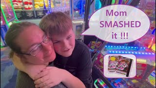Mom hits 3 Fever Rushes & Wins 3 A Cards from Konamis Smash Stadium at Round1