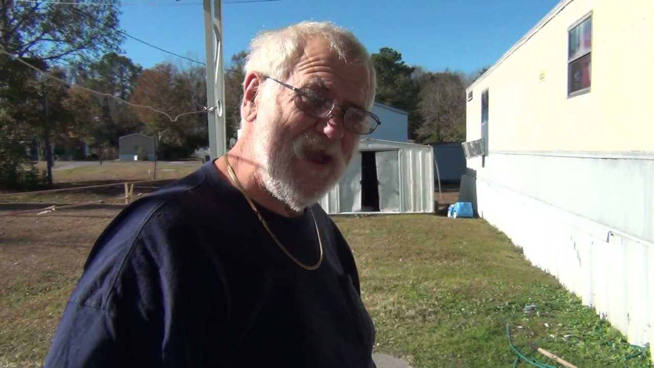 Bild från Angry Grandpa - Matar katten!
