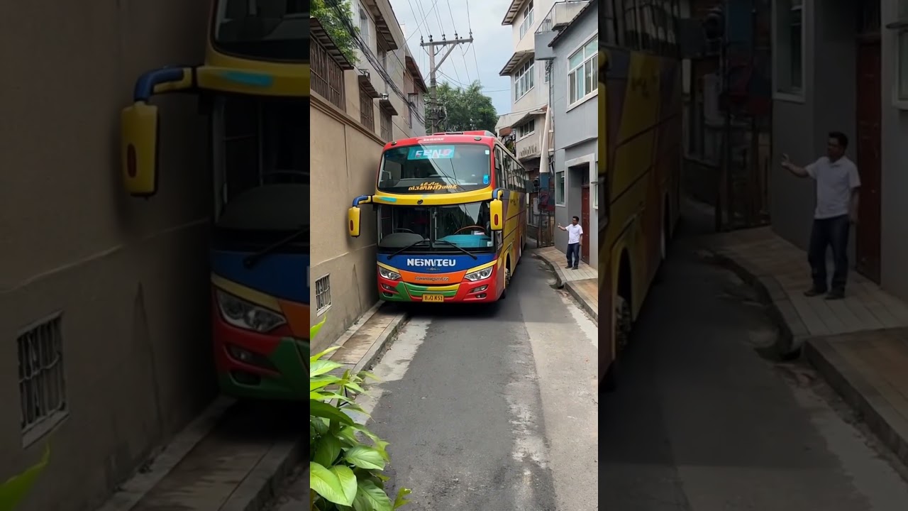 Aksi Bus Masuk Gang Sempit Berujung Nyenggol! 
