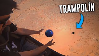 Que Pasa Si Dejas Caer Una Bola De Boliche Sobre Un Trampolín Desde Un Helicóptero?