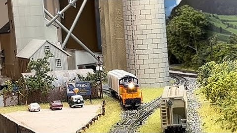 Switching Standard Elevator on my N scale layout 