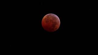Moon Glows Blood Red in Colorado Sky Amid Total Lunar Eclipse
