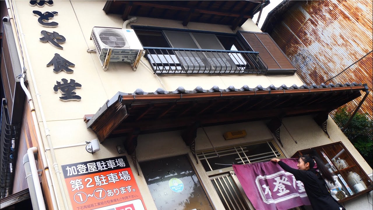 Он огромный! В этой 100-летней закусочной популярна большая жареная курица!