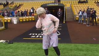 Fizzogs Danicng Grannies At Molineux