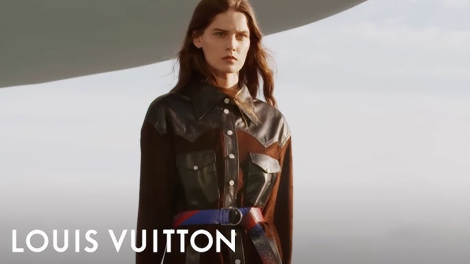 The printed shirt pastel Louis Vuitton worn by Naps in her video clip  C'est rien c'est la rue