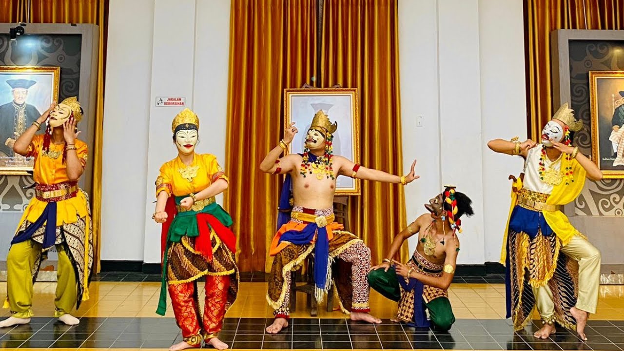 Djaya Winata Community - Tari Topeng Klasik Keraton Kutai