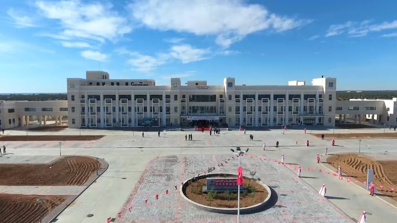 رئيس الجمهورية قيس سعيد يفتتح مستشفى صفاقس الجديد