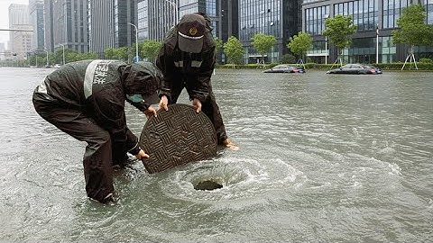 Importance Unclogging Drains to Save a City from FLOOD!