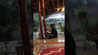 Menyimak bacaan kalam Allah dan mendengar kan suara alam di pagi hari