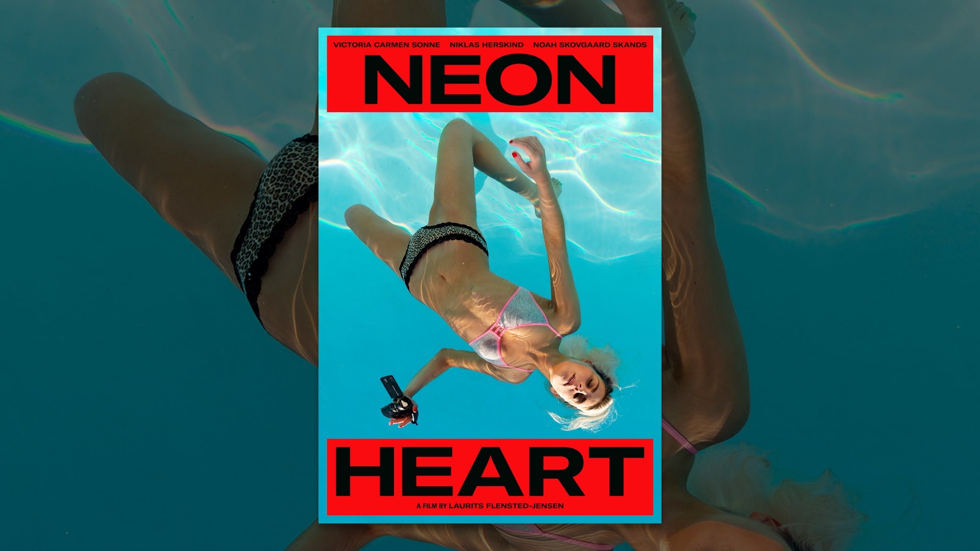 ⁣Neon Heart