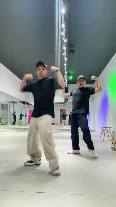 ez #xoix #xtraordinarytalks #dance