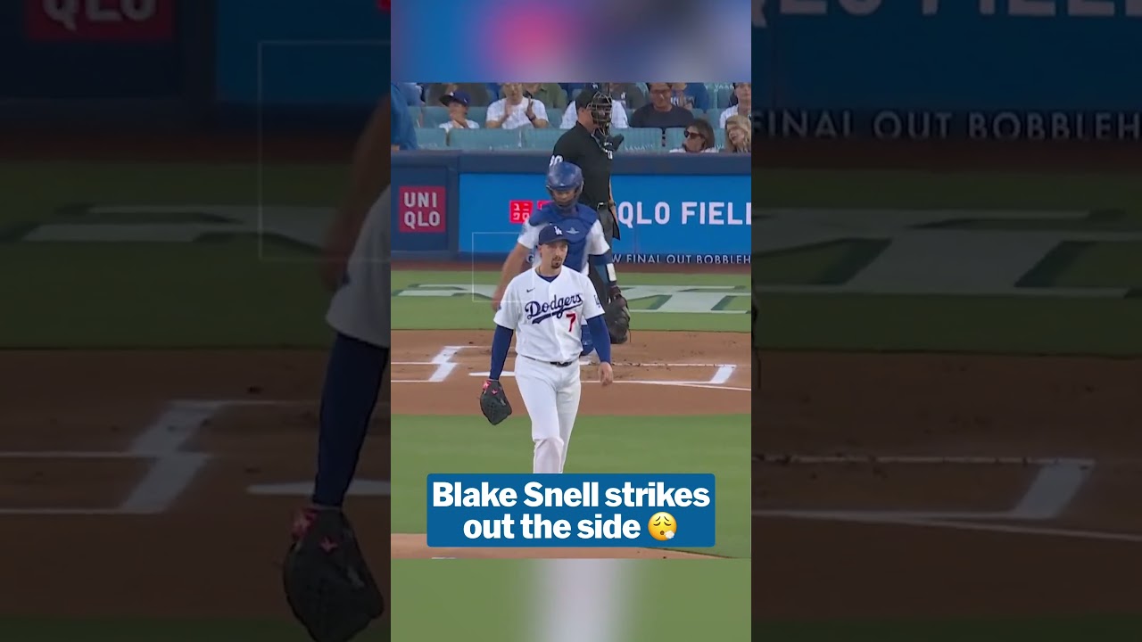 Blake Snell strikes out the side in his first inning back on the mound!