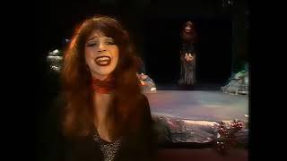 Kate Bush - Wuthering Heights (Live at Top of the Pops, Final Performance)