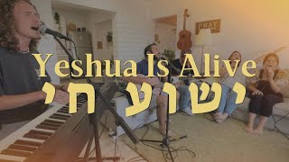 Video voorbeeld van "Yeshua Is Alive | Hu Chai(Live @home) [Worship Session] @SOLUIsrael"