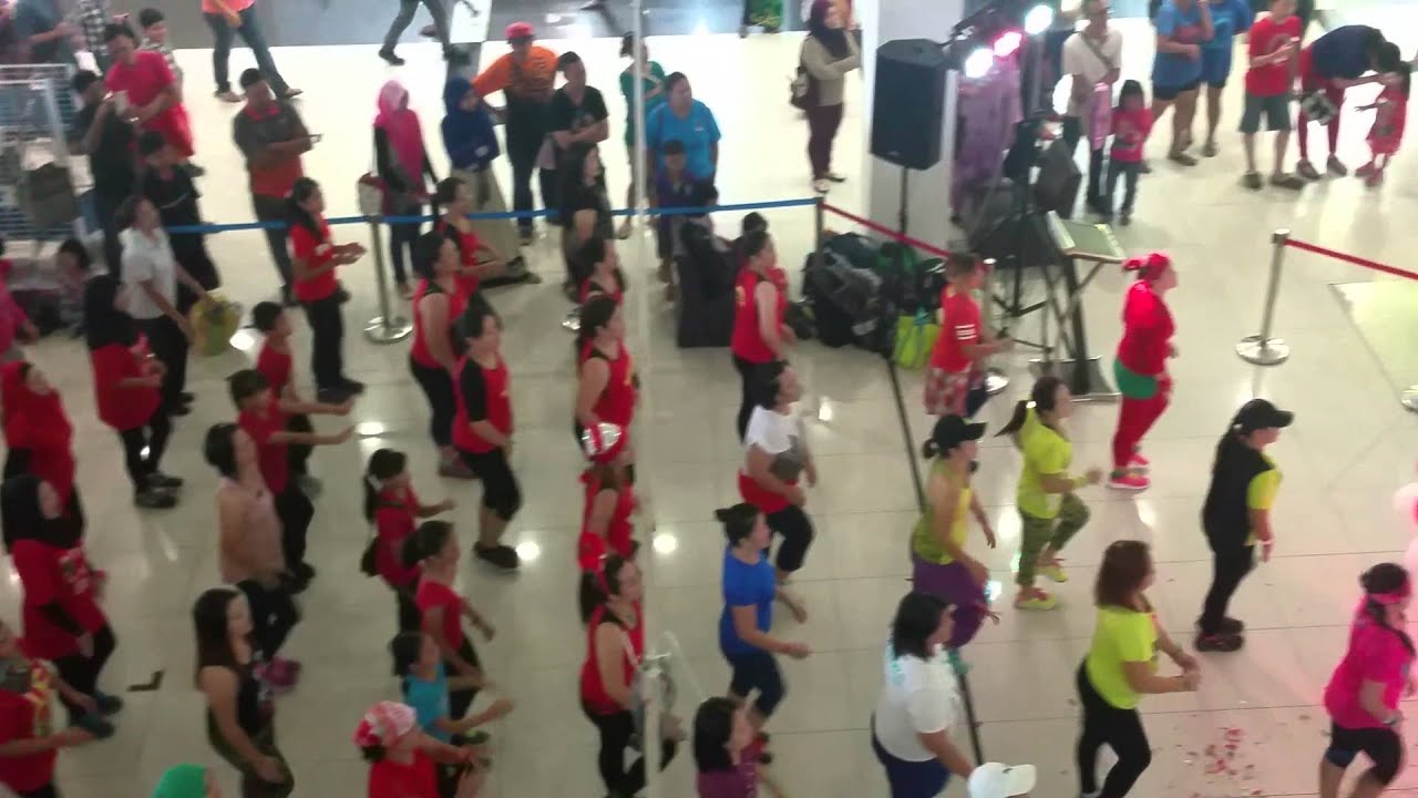 Zumba dance at permymall Miri.
